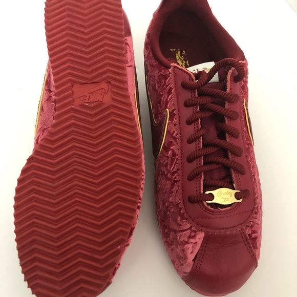 Wmns Classic Cortez Se Velvet Red Crush 